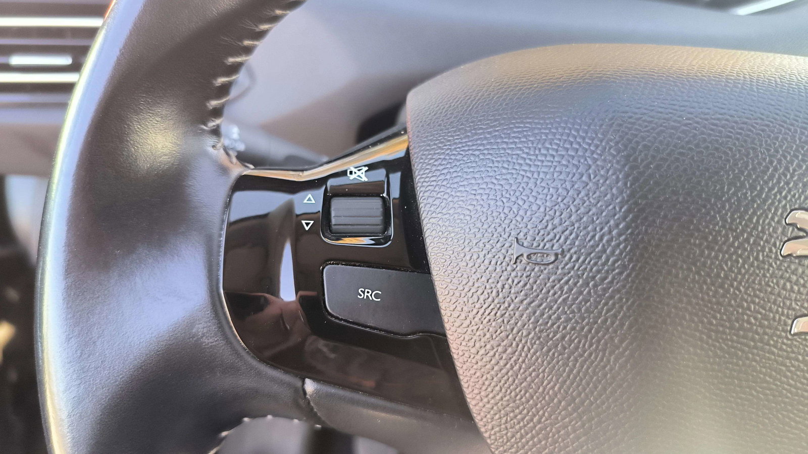 https://cdn-flexicar.caraffinity.it/public_appraisal_images_pro/images/stock/250715/6vWPXrCBCQ__bYFycZkbS2__Focus Shoot_19_Focus Shoot_5497LHZ_25b05a11bf884ff48a3f916456a5c8ee_Miscellaneous_19.jpg.jpg